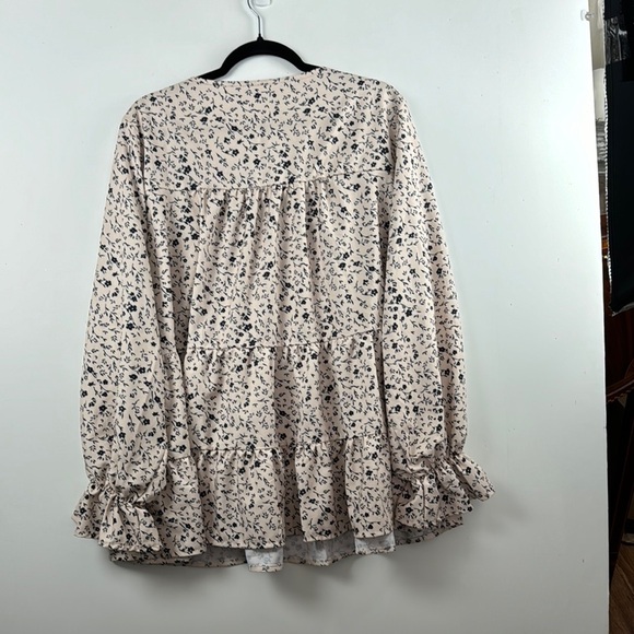 No maker SZ 4X Beige&Black Floral Print Long Sleeve Puffy Ruffle cuff top no… - Picture 6 of 9
